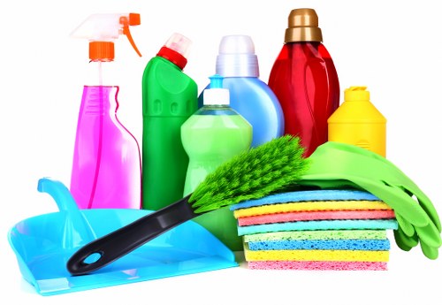 Professional cleaning in Balham for an office workspace